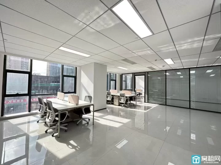 高新区芯瑞创新中心，236平朝南，有上下水，欢迎咨询带看