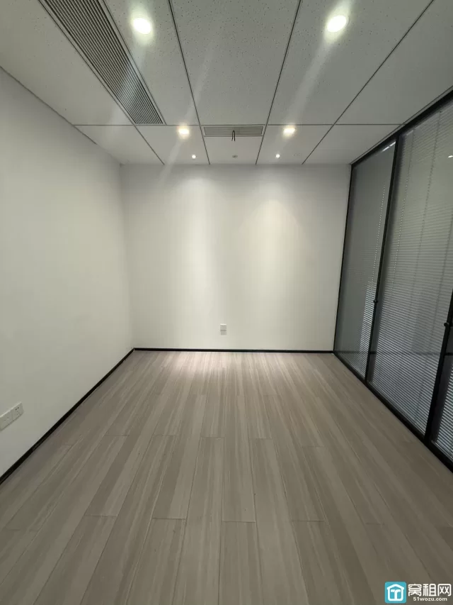 宁波集士港写字楼君寰科创中心出租面积：168平（西南）朝向办公室出租