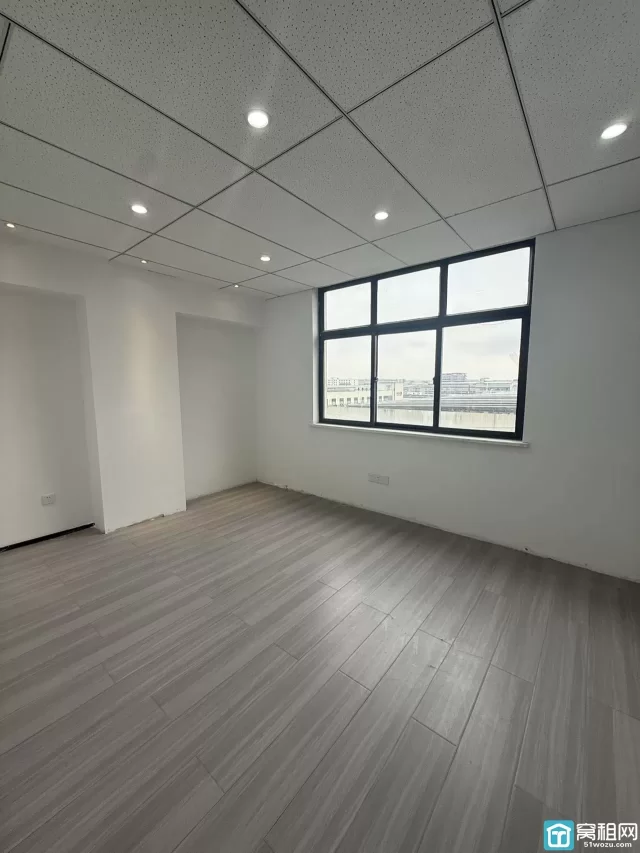 宁波集士港写字楼君寰科创中心出租面积：168平（西南）朝向办公室出租