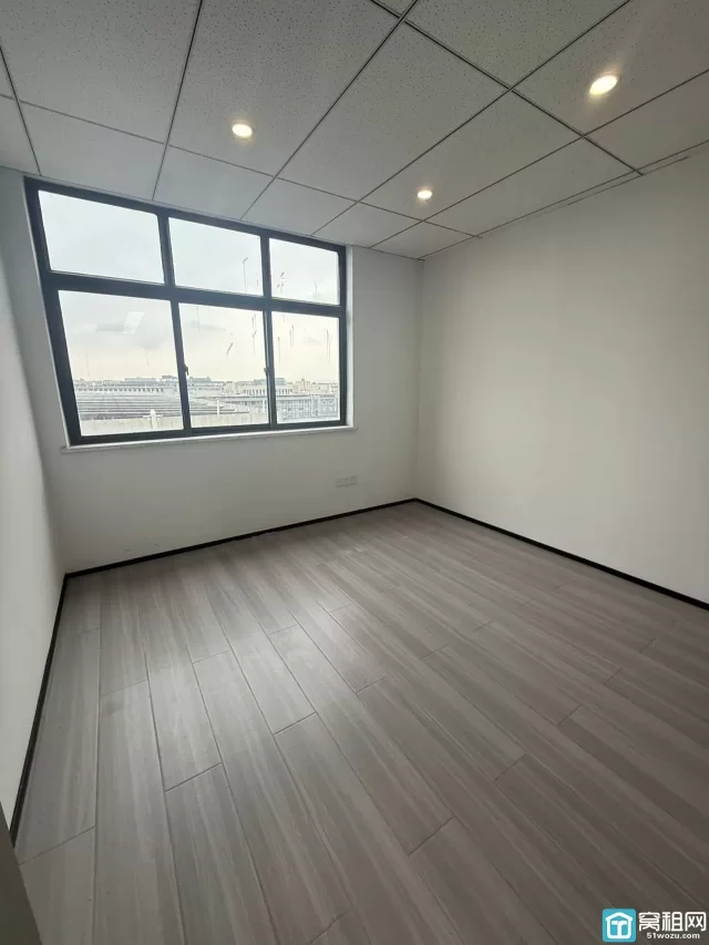 宁波集士港写字楼君寰科创中心出租面积：168平（西南）朝向办公室出租