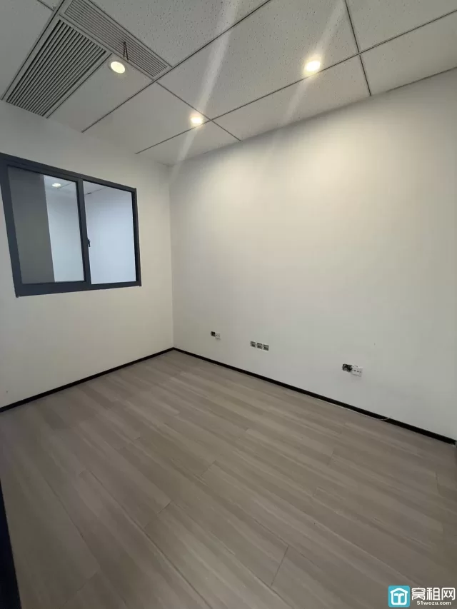 宁波集士港写字楼君寰科创中心出租面积：168平（西南）朝向办公室出租