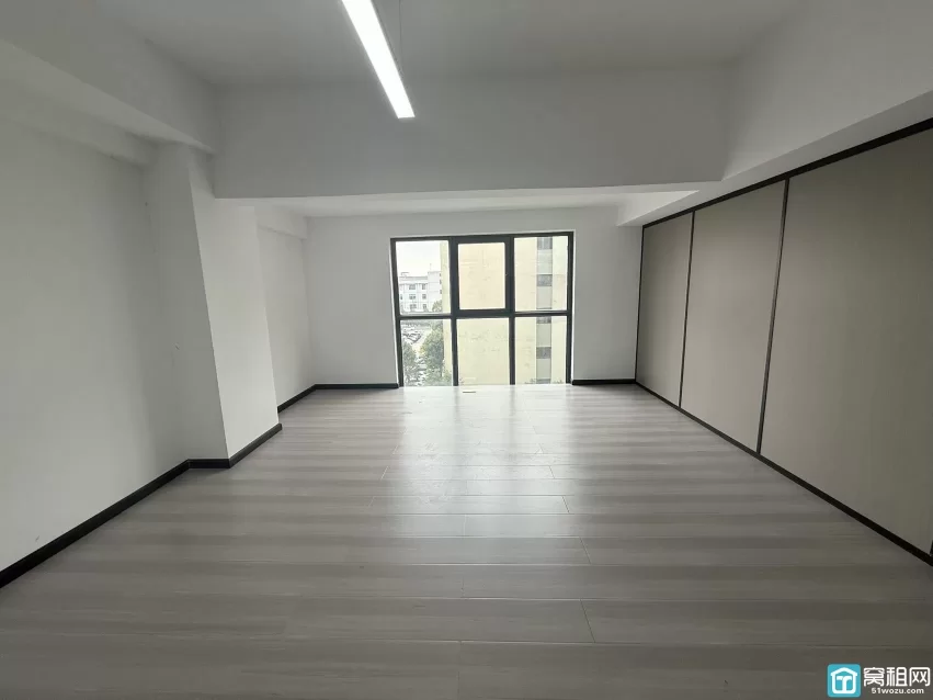 宁波集士港办公楼君寰科创中心大厦出租面积205平租金：5500/月