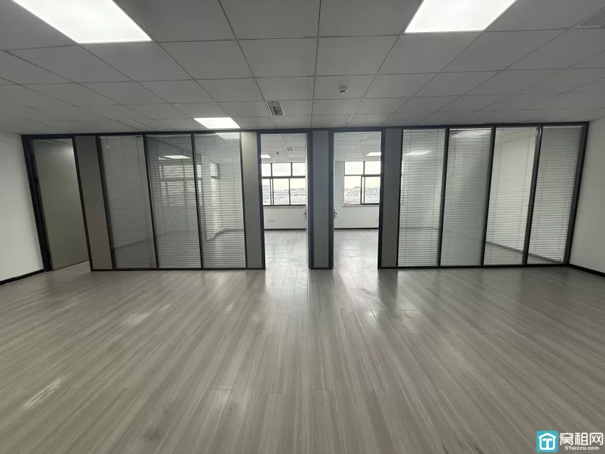 海曙区集士港君寰中心大厦出租：310平