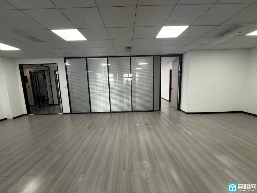 海曙区集士港君寰中心大厦出租：310平