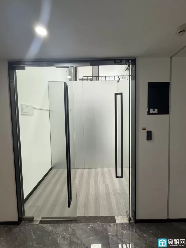 宁波集士港盈龙广场附近君寰科创中心285平东北朝向租金：8550/月