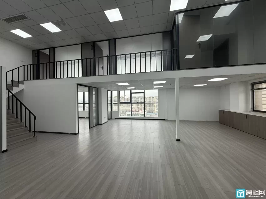 宁波集士港盈龙广场附近君寰科创中心285平东北朝向租金：8550/月