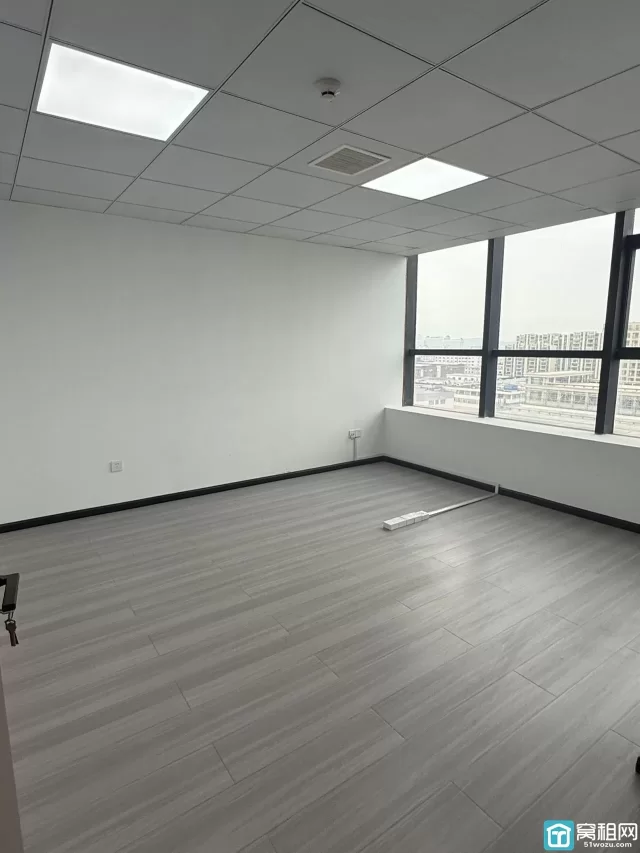 宁波集士港盈龙广场附近君寰科创中心285平东北朝向租金：8550/月