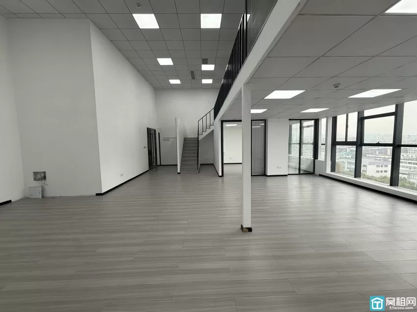 宁波集士港盈龙广场附近君寰科创中心285平东北朝向租金：8550/月