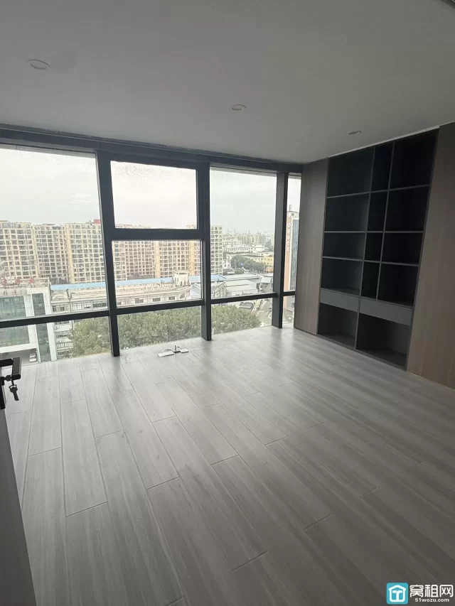 宁波集士港盈龙广场附近君寰科创中心285平东北朝向租金：8550/月