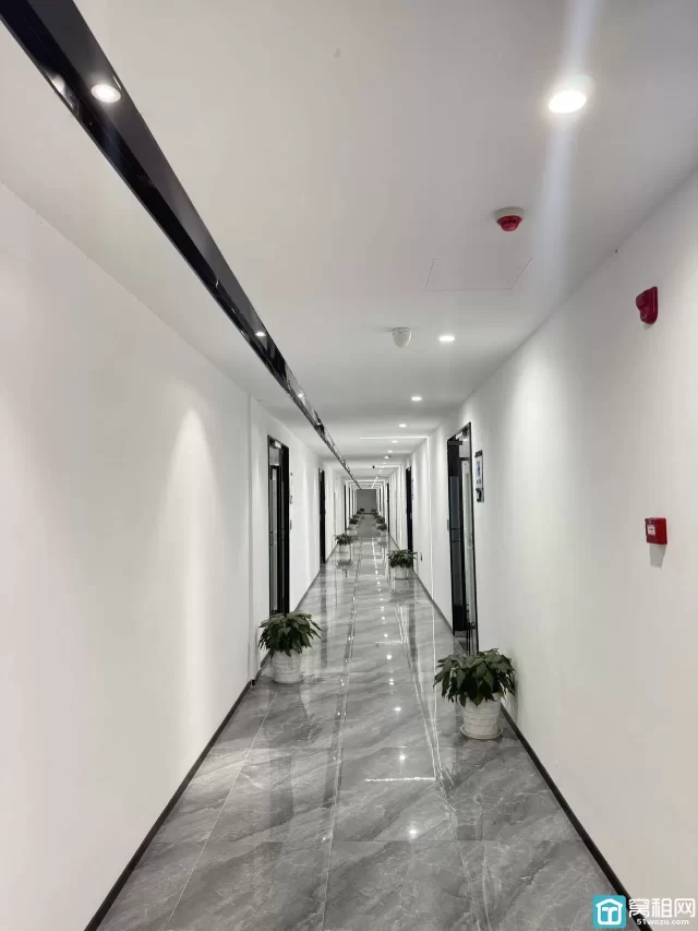 宁波集士港盈龙广场附近君寰科创中心285平东北朝向租金：8550/月