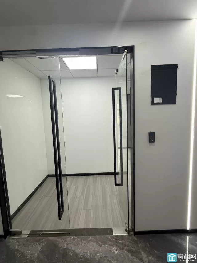 宁波市海曙区君寰科创中心出租面积：109平（朝北）租金：3300/月