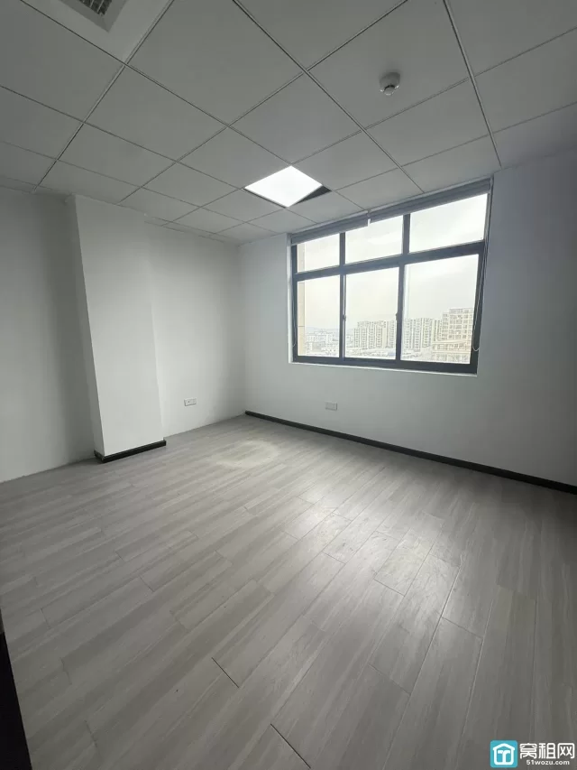 宁波市海曙区君寰科创中心出租面积：109平（朝北）租金：3300/月