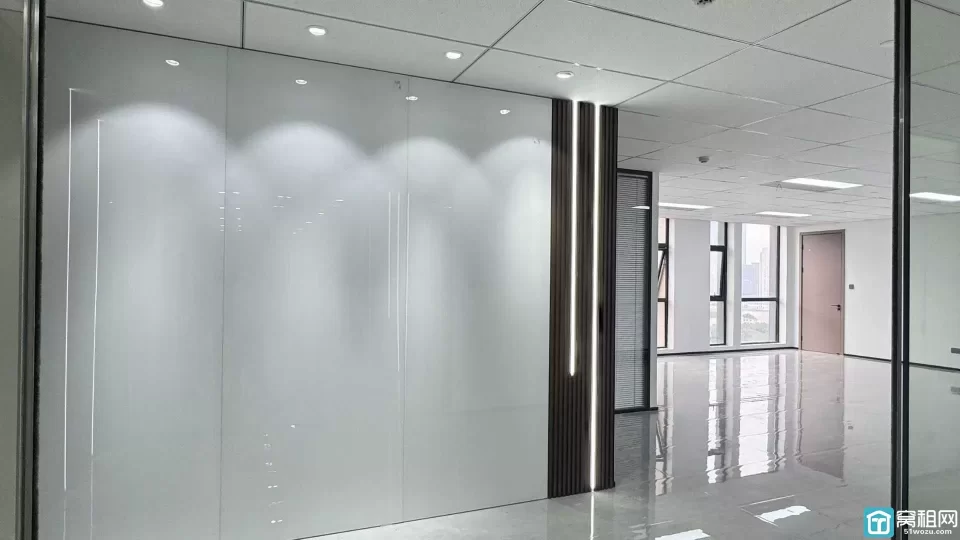 宁波玉米楼附近供销大厦 210平 电梯口 电子移门 自带壁柜 视野通透