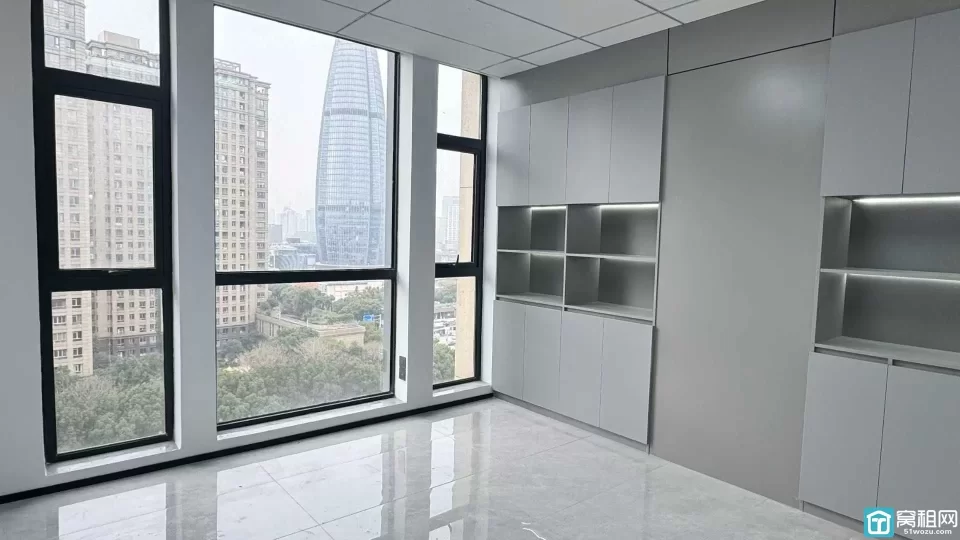 宁波玉米楼附近供销大厦 210平 电梯口 电子移门 自带壁柜 视野通透