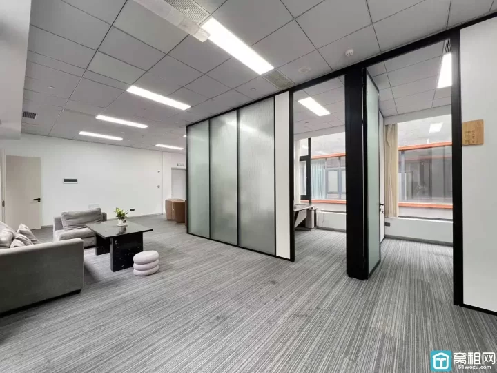 宁波明空间创业园 1+3楼办公好房 45平 +155平独立分层 私密性强，空间实用 办公接待两不误