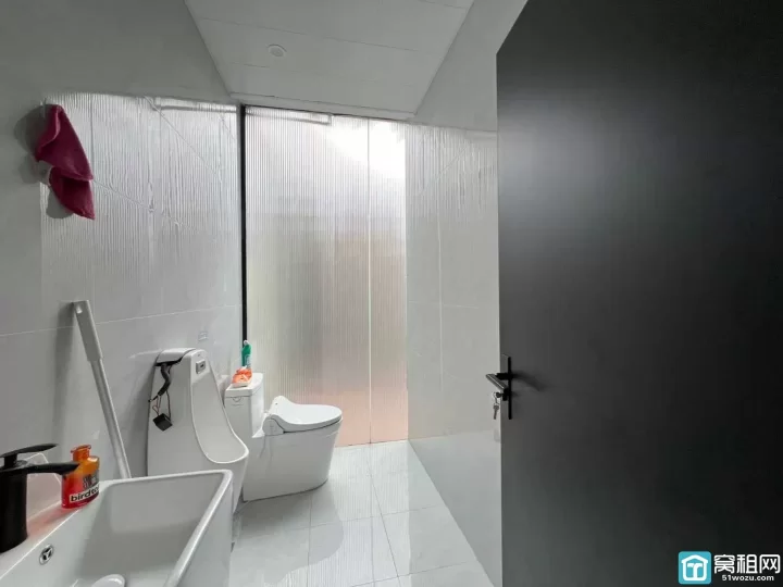 宁波明空间创业园 1+3楼办公好房 45平 +155平独立分层 私密性强，空间实用 办公接待两不误