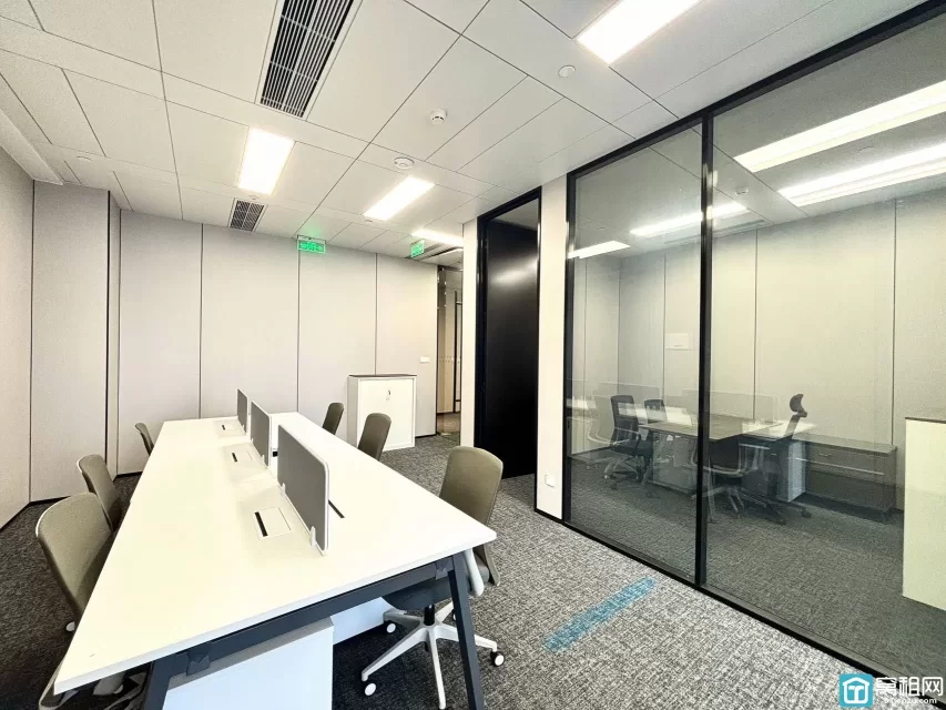 宁波塔建筑面积：115.23平米精装修办公室租赁租金3.0元/平