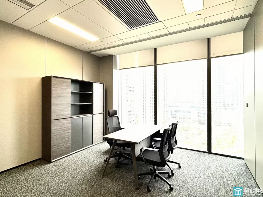 宁波塔建筑面积：115.23平米精装修办公室租赁租金3.0元/平