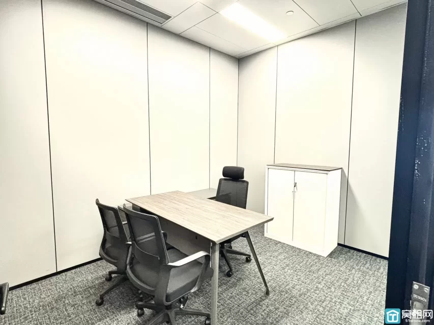 宁波塔建筑面积：115.23平米精装修办公室租赁租金3.0元/平