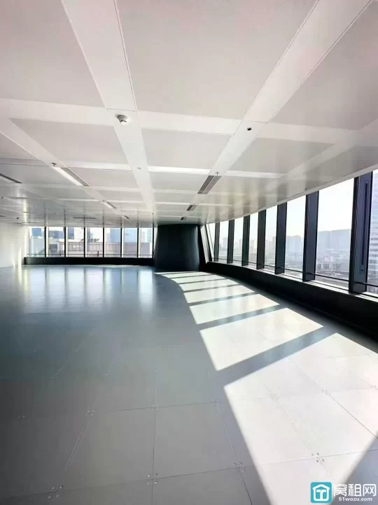 浙江第一高写字楼 宁波中心 房东直租 ​385平米出租写字楼，租金报价2.98！