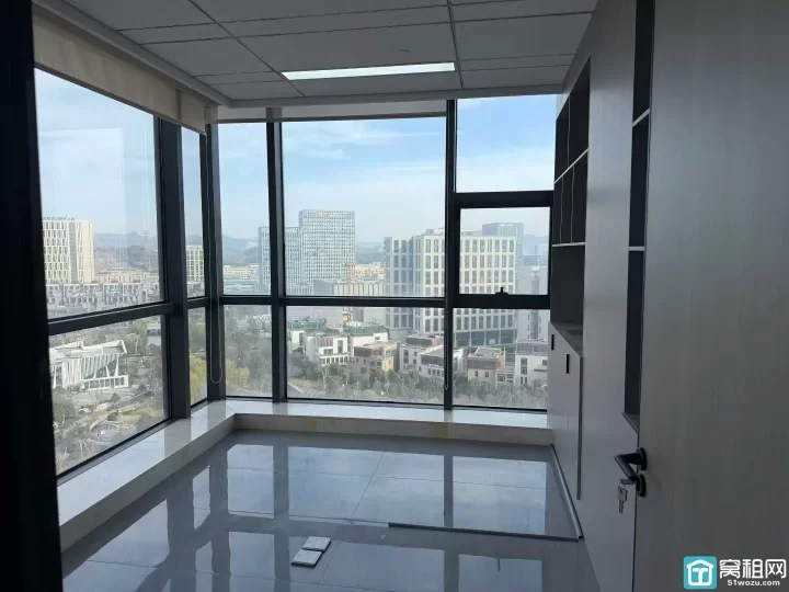 宁波前洋欣捷大厦4号线金山站，143平方，湖景，3隔间，全新柜子，带家具