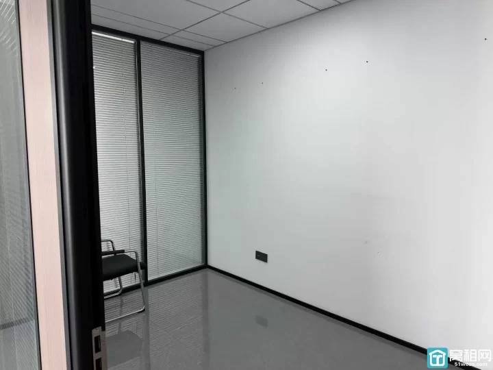 宁波前洋欣捷大厦4号线金山站，143平方，湖景，3隔间，全新柜子，带家具