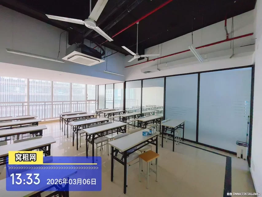 宁波国际航运广场对面宁波宁兴财富广场出租一个70平米写字楼朝东4200