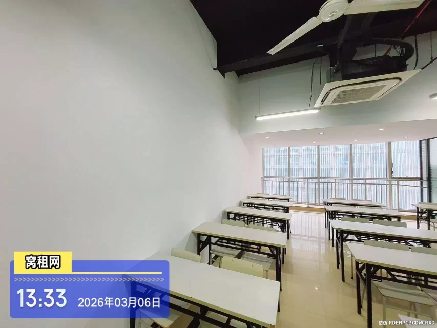 宁波国际航运广场对面宁波宁兴财富广场出租一个70平米写字楼朝东4200