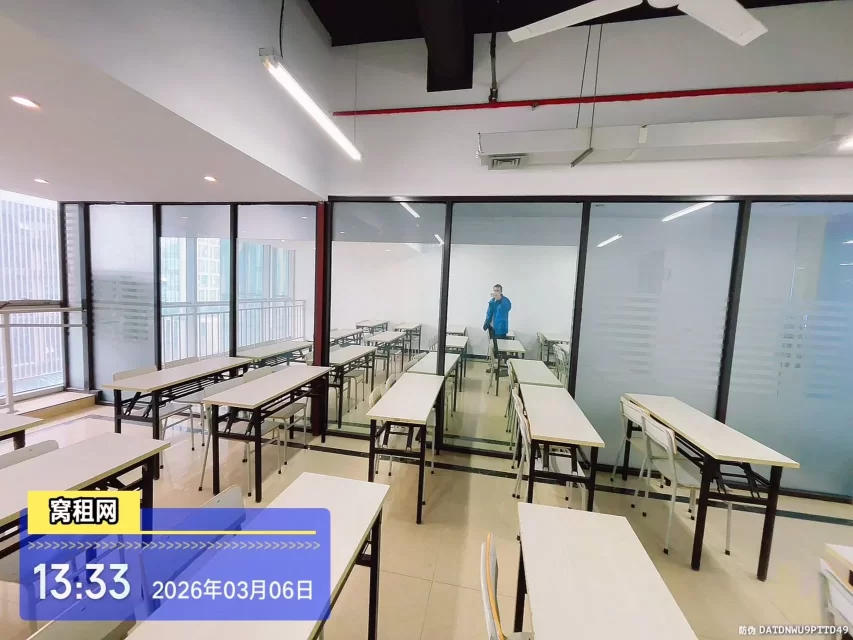 宁波国际航运广场对面宁波宁兴财富广场出租一个70平米写字楼朝东4200