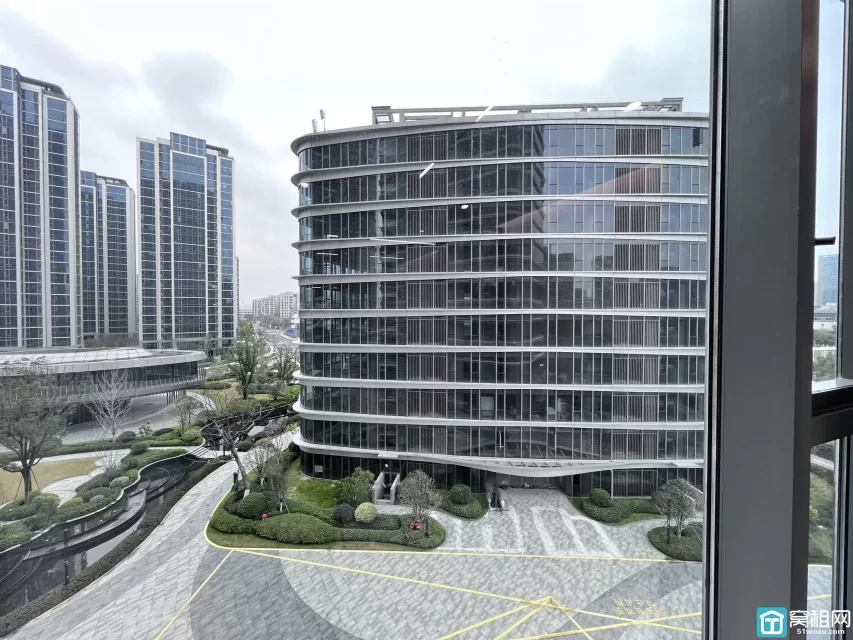 宁波研发园对面明迪大厦出租60平 电梯口朝南办公室