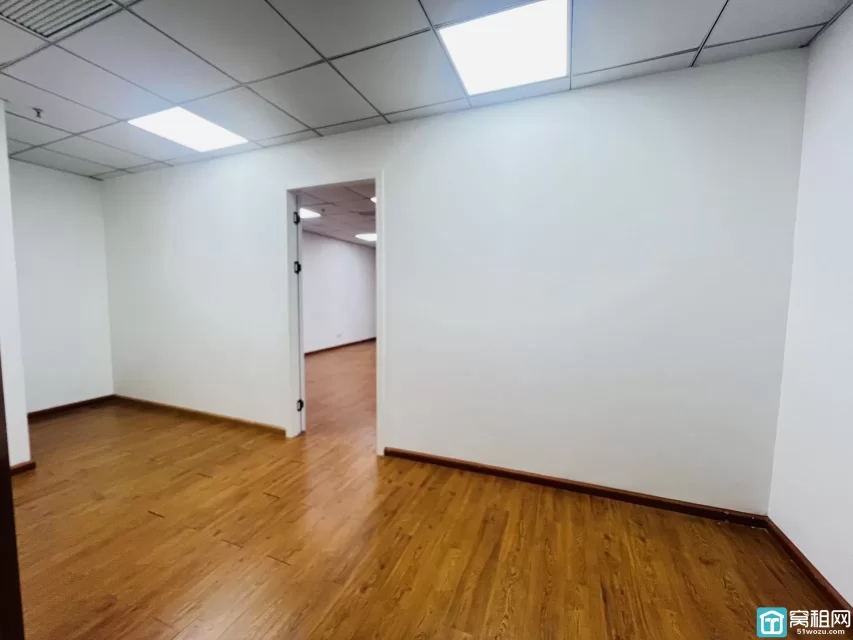 宁波水街美豪大厦93平朝北办公室出租