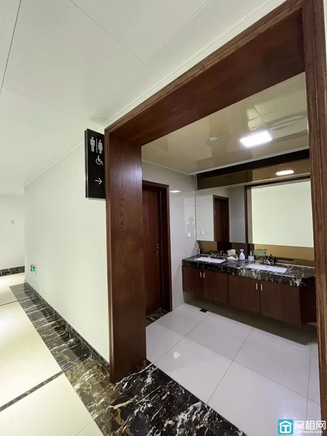 海曙区政府旁鼓楼地铁站附近和创大厦288.86平方米办公用房出租