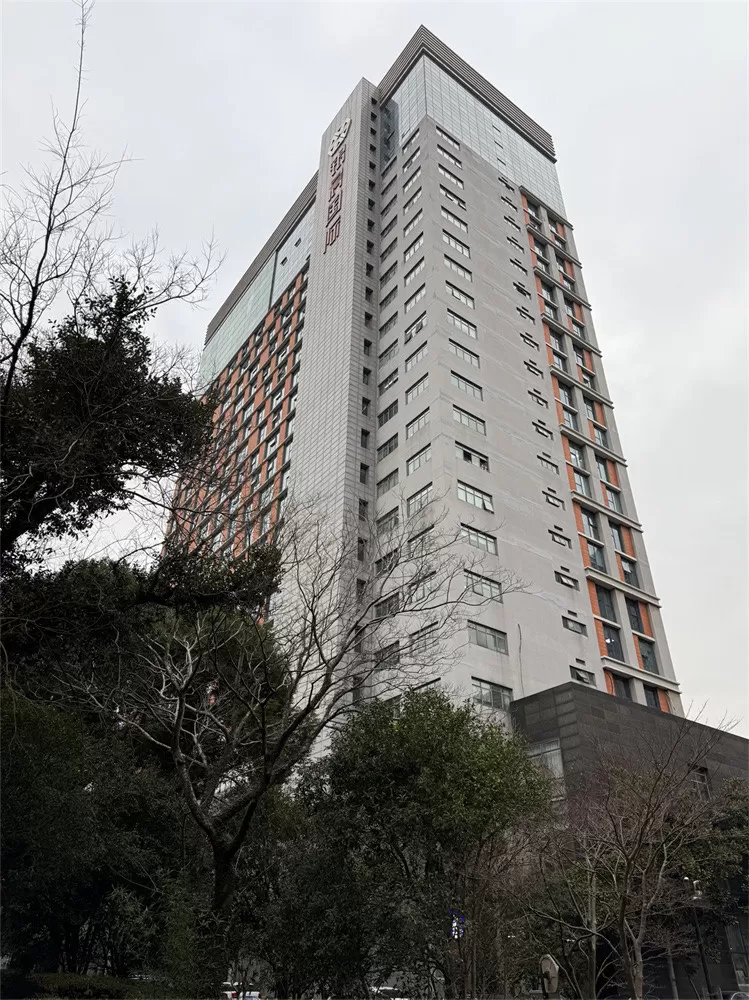 宁波银晨国际1号楼甲级写字楼主楼房东直租建筑面积170平方米