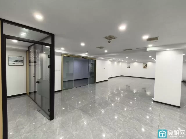 宁波海曙区中国银行大厦271平朝向：西南 3隔间一口价13600.81/月