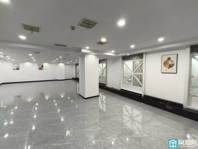 宁波海曙区中国银行大厦271平朝向：西南 3隔间一口价13600.81/月