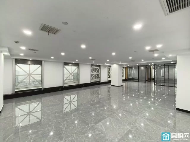 宁波海曙区中国银行大厦271平朝向：西南 3隔间一口价13600.81/月