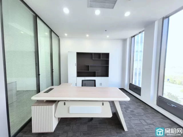 宁波万科云谷中心大厦95平米精装修办公室出租