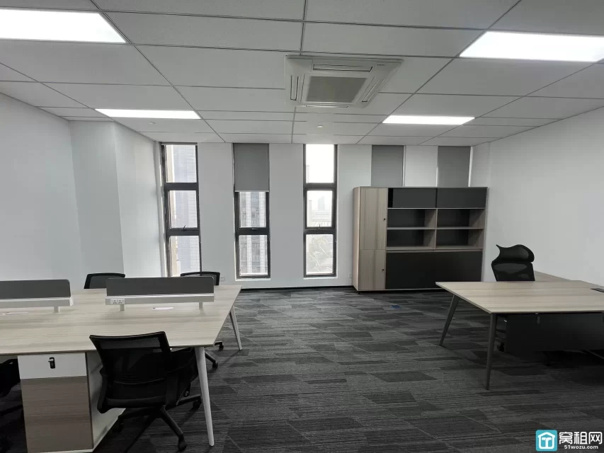 宁波恒凯大厦 61平方 4+1工位  朝东 3700元/月 （包含水电物业网络家具）