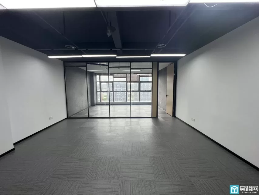 宁波江北区恒凯大厦 115平方  北朝向 5000元/月  1个隔间