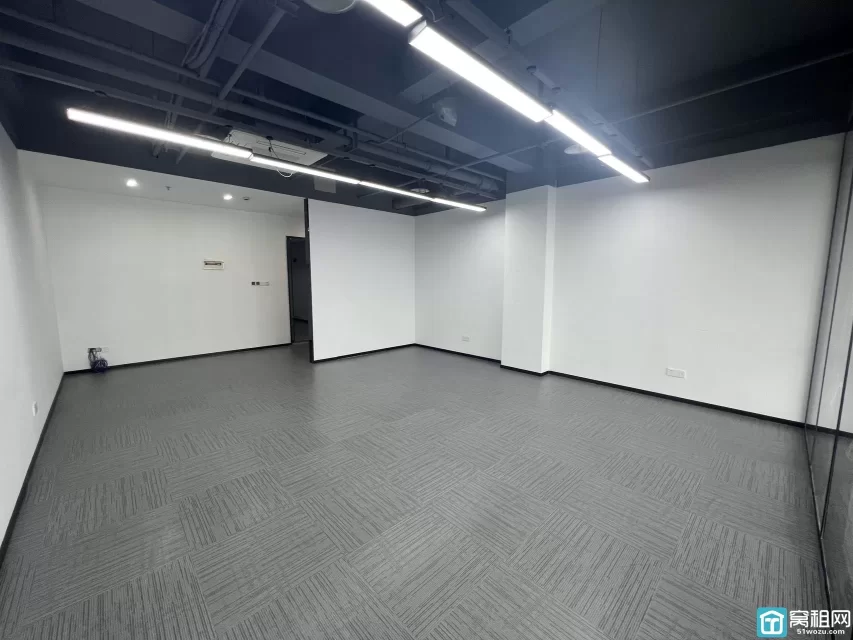 宁波江北区恒凯大厦 115平方  北朝向 5000元/月  1个隔间