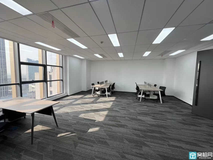 宁波恒凯大厦 108平方  西南 租金6800元/月 （包含水电物业网络家具）