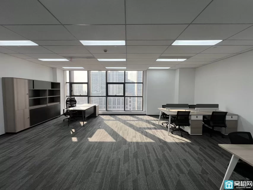 宁波恒凯大厦 108平方  西南 租金6800元/月 （包含水电物业网络家具）