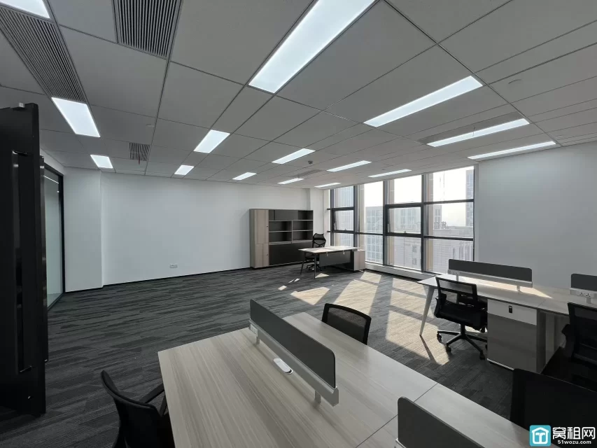 宁波恒凯大厦 108平方  西南 租金6800元/月 （包含水电物业网络家具）