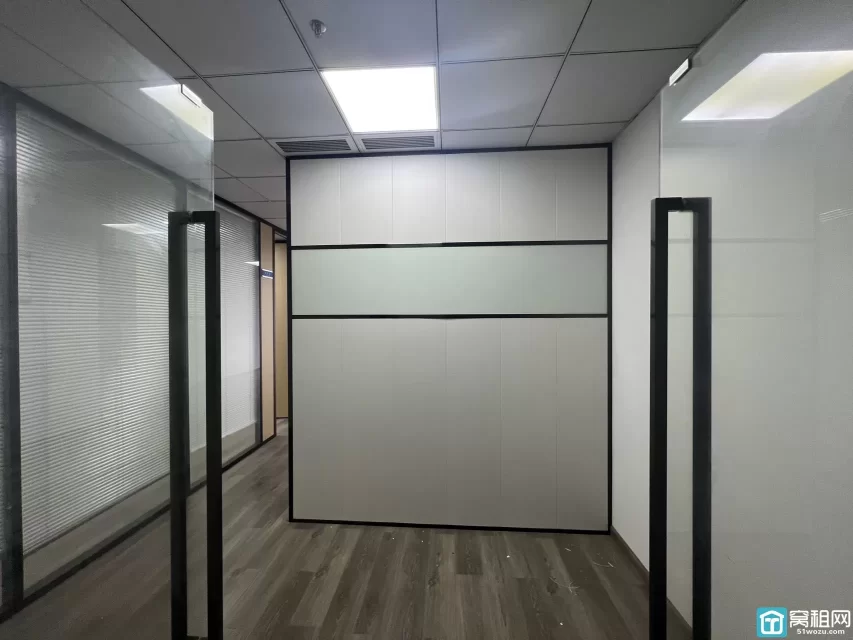 宁波江北洪塘恒凯大厦 125平方  朝南 三个隔间  5200元/月