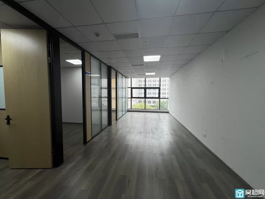 宁波江北洪塘恒凯大厦 125平方  朝南 三个隔间  5200元/月