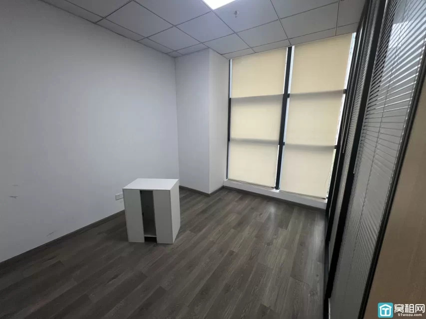 宁波江北洪塘恒凯大厦 125平方  朝南 三个隔间  5200元/月