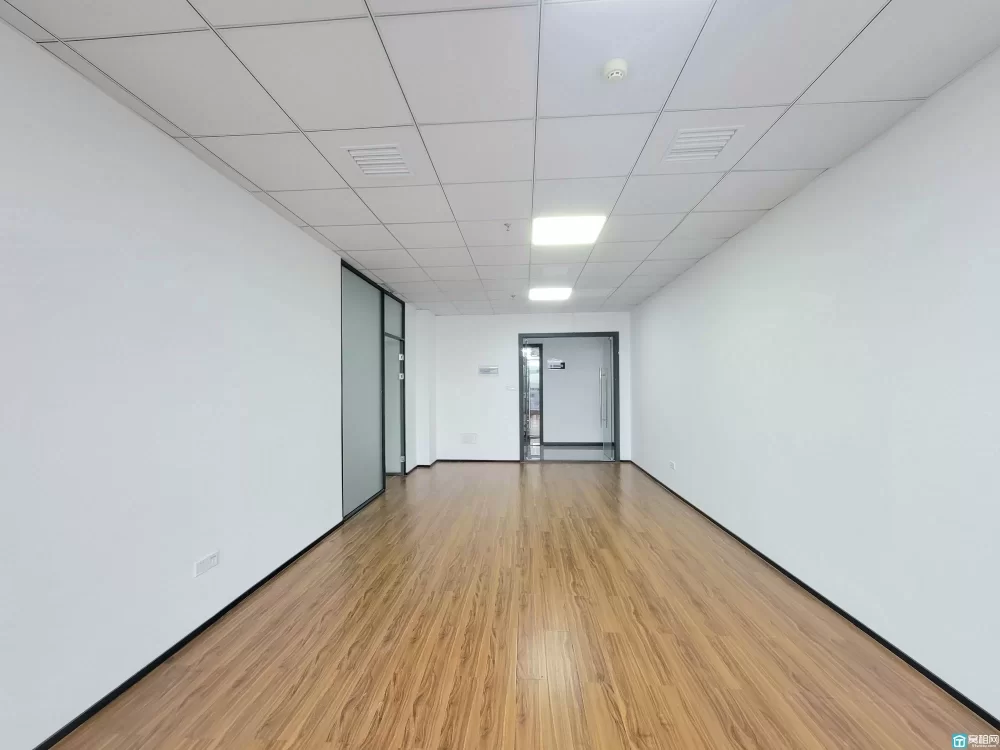 宁波恒一大厦面积：75㎡朝向：朝北，全景落地窗月租金3080元（含税）