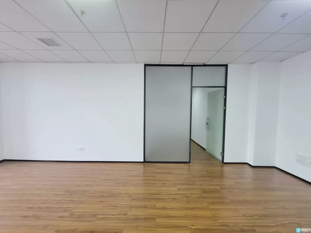 宁波恒一大厦面积：75㎡朝向：朝北，全景落地窗月租金3080元（含税）