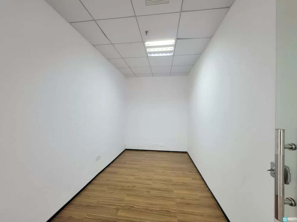 宁波恒一大厦面积：75㎡朝向：朝北，全景落地窗月租金3080元（含税）