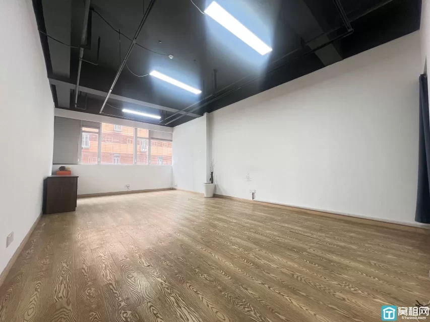 宁波水街美豪大厦70平朝北大通间，一个储藏室单价1.2